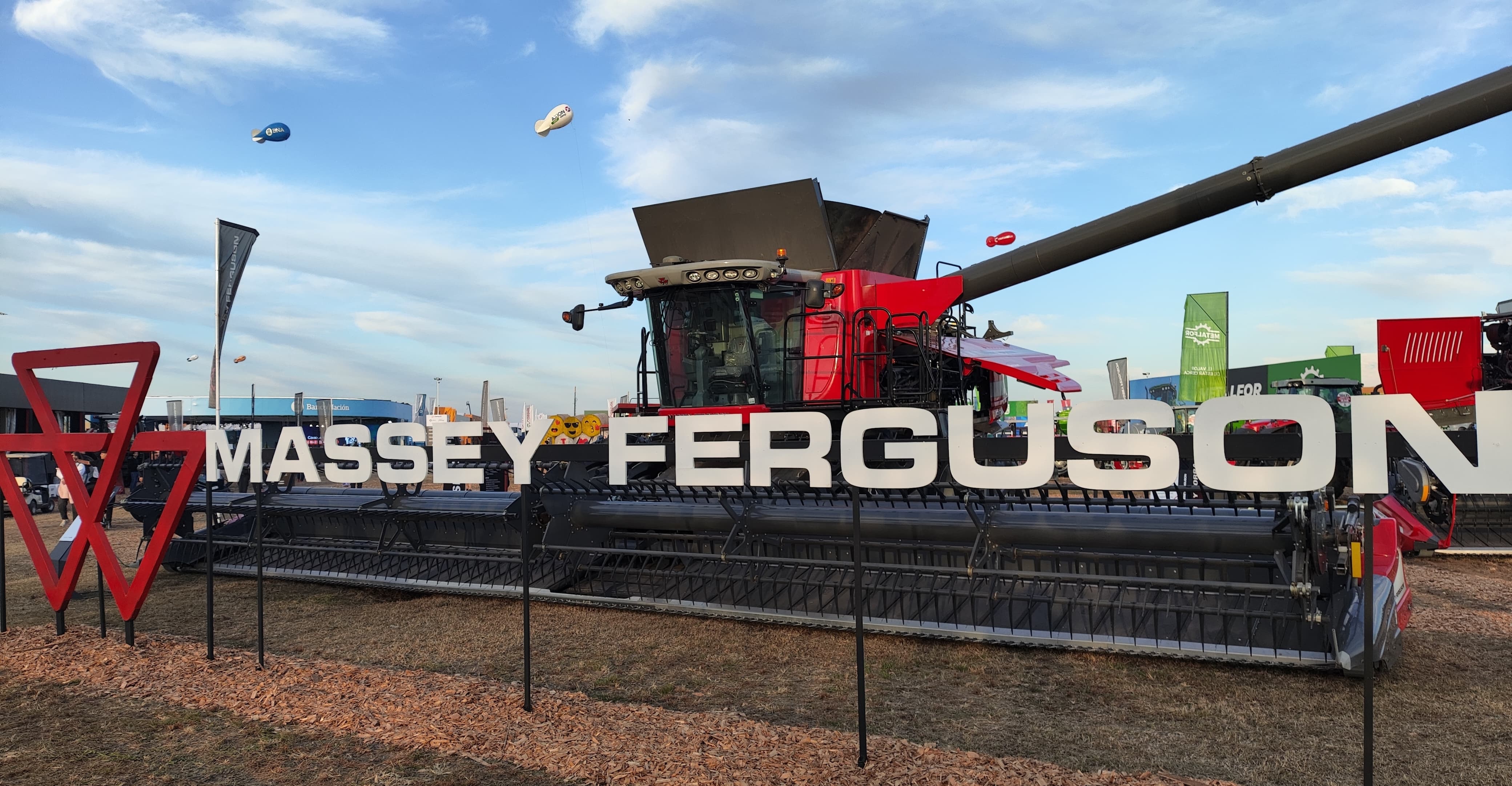 Massey Ferguson presentó en AgroActiva su nuevo tractor MF 8S: más confort, potencia e innovación